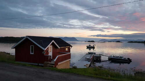 Grøtavær Rorbu - Rorbu by the sea with great views.