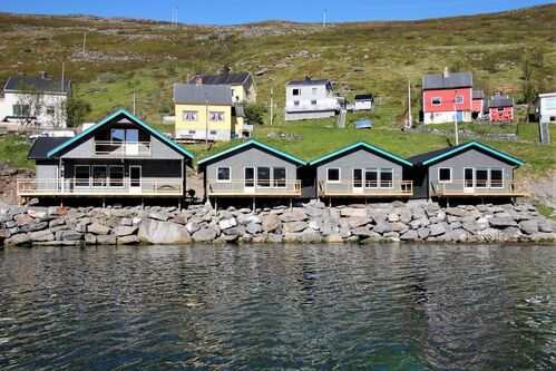 Sørøya Rorbu og Havfiske - Sørøya Robu & Havfiske im Nordosten von Sørøya nur 20 Bootsminuten von Hammerfest entfernt. Topmoderne Ferienanlage bestehend aus 4 Häusern und  komfortablen Booten.